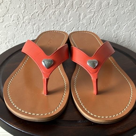Coach: Ellis (FG 2097) Leather Slip On Thong Flip Flop- Silver Tone Heart- 9 - Picture 16 of 16